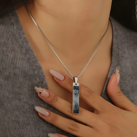 Customize eye pendant With back name